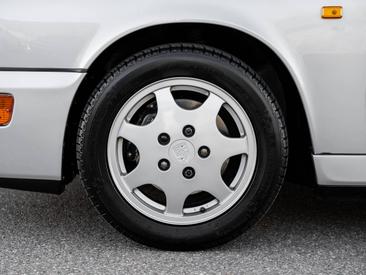Porsche 964 Carrera 4 Coupe — photo 11