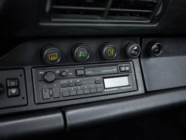 Porsche 964 Carrera 4 Coupe — photo 26