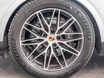 Porsche Cayenne III E-Hybrid Coupé — photo 10