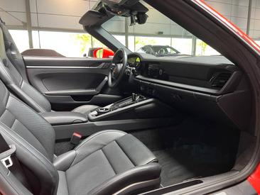 Porsche 992 I Targa 4S — photo 24