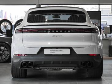 Porsche Cayenne III E-Hybrid Coupé — photo 4