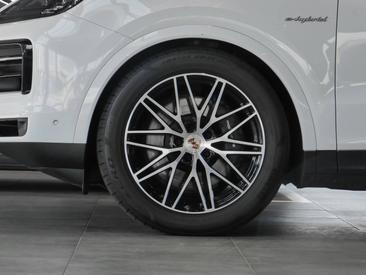 Porsche Cayenne III E-Hybrid Coupé — photo 9