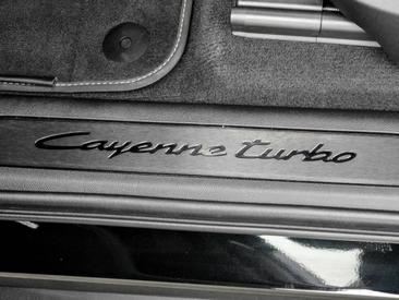 Porsche Cayenne III Turbo E-Hybrid — photo 19