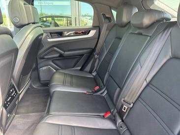 Porsche Cayenne III S E-Hybrid Coupé — photo 27
