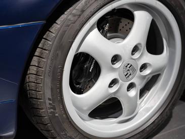 Porsche 993 Carrera Cabriolet — photo 12