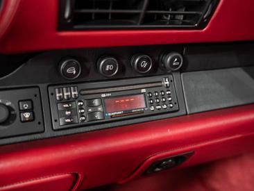 Porsche 993 Carrera Cabriolet — photo 26