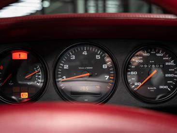 Porsche 993 Carrera Cabriolet — photo 31