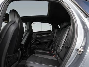 Porsche Cayenne III GTS Coupé — photo 17