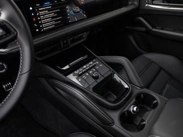 Porsche Cayenne III GTS Coupé — photo 25