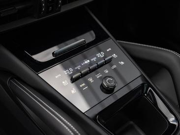 Porsche Cayenne III GTS Coupé — photo 31