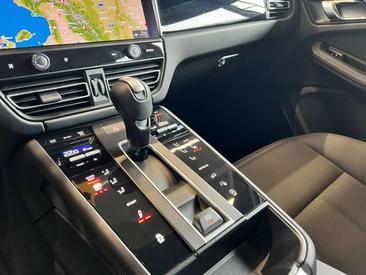 Porsche Macan S — photo 11