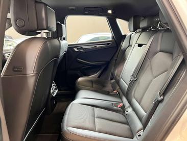 Porsche Macan S — photo 13