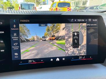 BMW 218d — photo 20