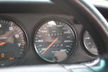 Porsche 964 CARRERA 4 — photo 8