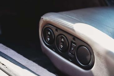 Porsche 993 Carrera 2 — photo 12