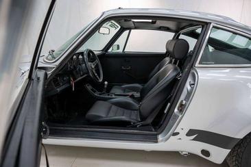 Porsche 964 CARRERA 4 — photo 18