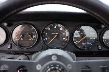 Porsche 964 CARRERA 4 — photo 21