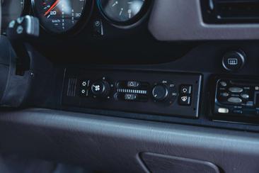 Porsche 993 Carrera 2 — photo 19