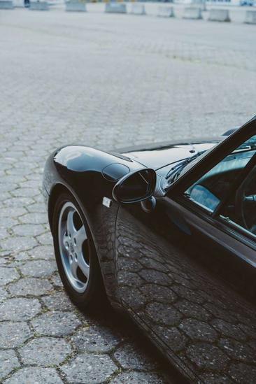 Porsche 993 Carrera 2 — photo 26