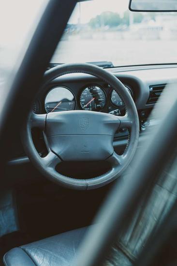 Porsche 993 Carrera 2 — photo 27