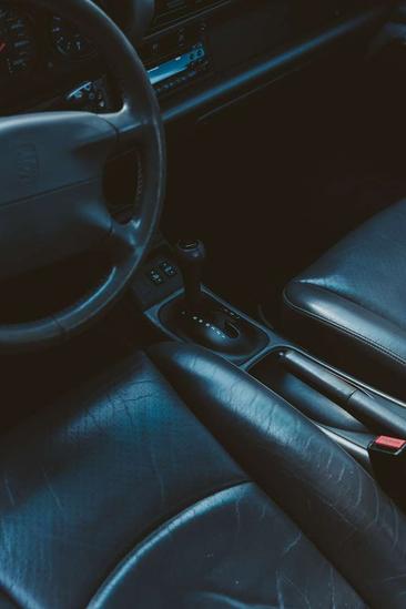 Porsche 993 Carrera 2 — photo 28