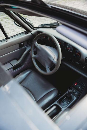 Porsche 993 Carrera 2 — photo 29
