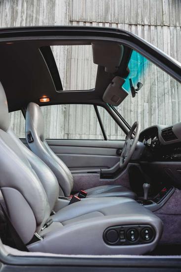 Porsche 993 Carrera 2 — photo 30