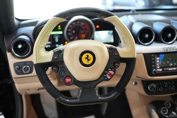 Ferrari FF — photo 10