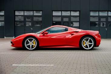 Ferrari 488 — photo 2