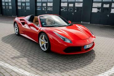 Ferrari 488 — photo 5