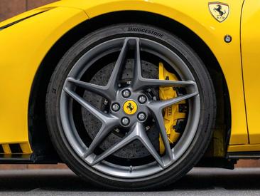 Ferrari F8 Spider — photo 10