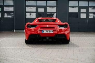 Ferrari 488 — photo 12