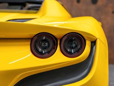 Ferrari F8 Spider — photo 11