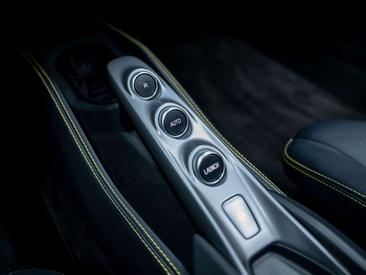 Ferrari F8 Spider — photo 25
