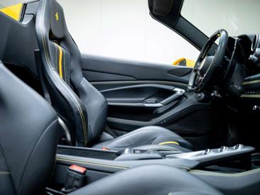 Ferrari F8 Spider — photo 26