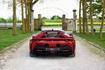 Ferrari SF90 Stradale — photo 11