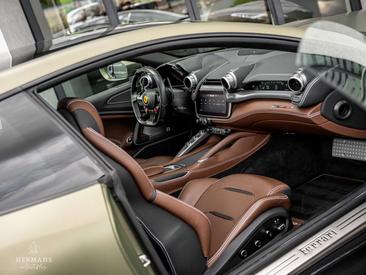 Ferrari GTC4Lusso — photo 8