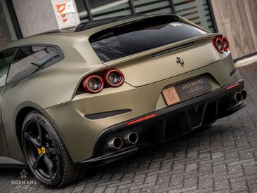 Ferrari GTC4Lusso — photo 11