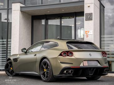 Ferrari GTC4Lusso — photo 12