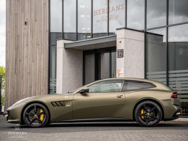 Ferrari GTC4Lusso — photo 13