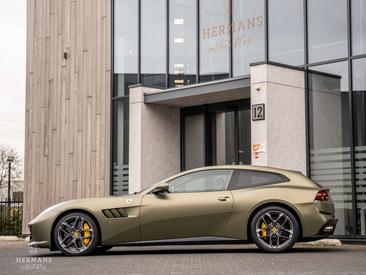 Ferrari GTC4Lusso — photo 14