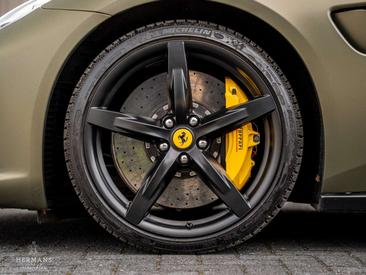 Ferrari GTC4Lusso — photo 16