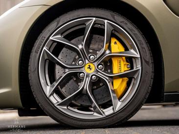 Ferrari GTC4Lusso — photo 17