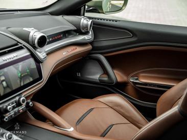 Ferrari GTC4Lusso — photo 21
