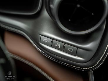 Ferrari GTC4Lusso — photo 22