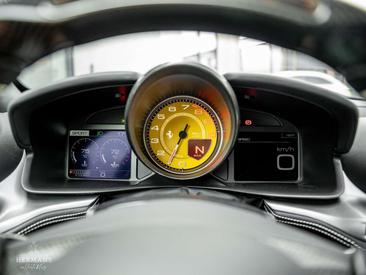 Ferrari GTC4Lusso — photo 28