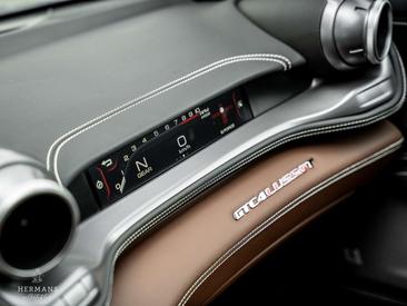 Ferrari GTC4Lusso — photo 31