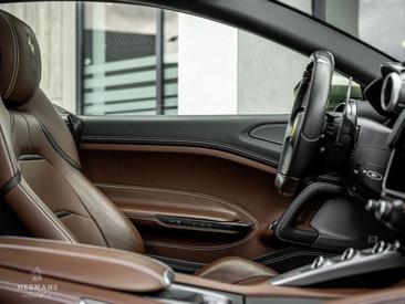Ferrari GTC4Lusso — photo 32