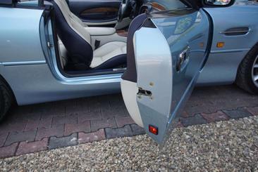 Aston Martin DB7 Volante Vantage — photo 46