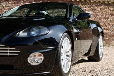 Aston Martin Vanquish V12 — photo 10